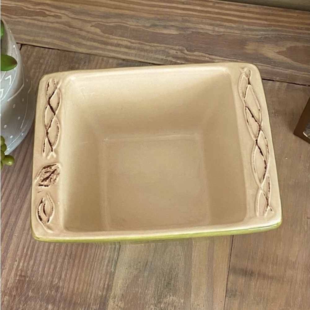 Tastefully simple green leaf dip bowl